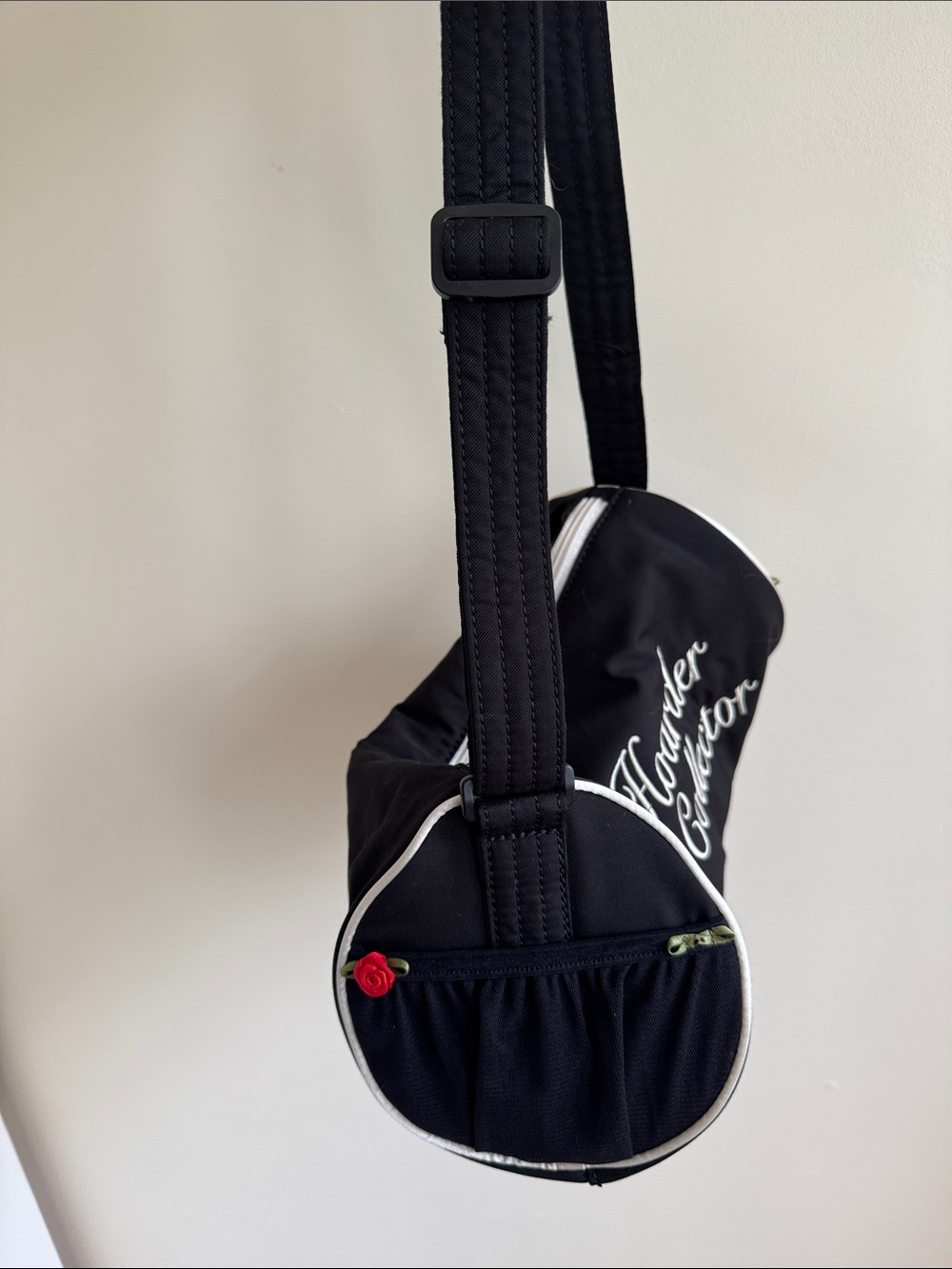 Black Shoulder Bag with White Script "I'm not a Hoarder I'm a Stuff Collector" - Picture 5 of 6